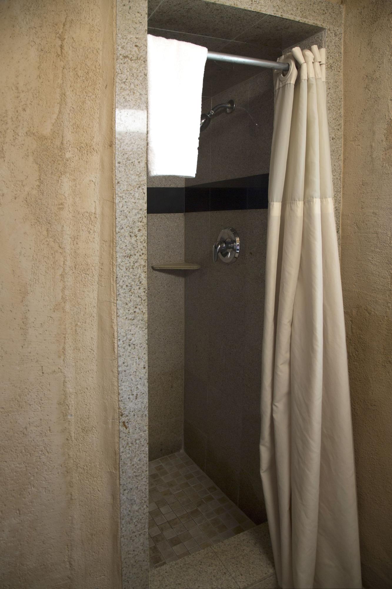 Harbor Inn & Suites אושנסייד מראה חיצוני תמונה