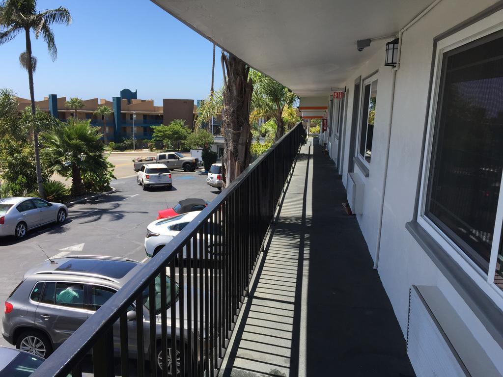 Harbor Inn & Suites אושנסייד מראה חיצוני תמונה