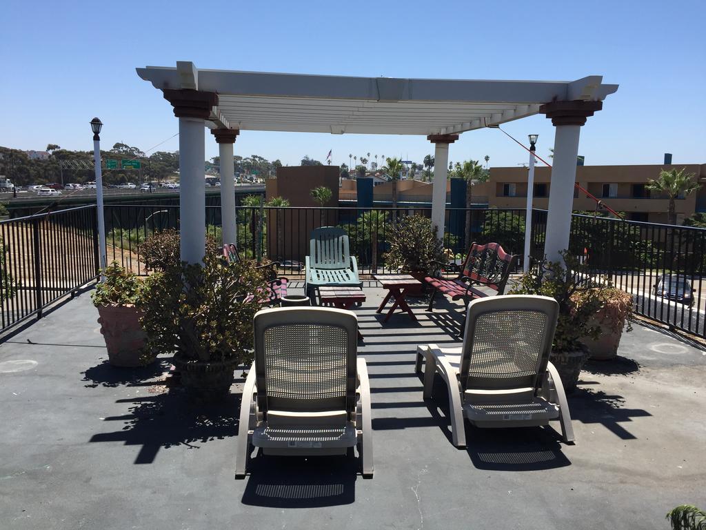 Harbor Inn & Suites אושנסייד מראה חיצוני תמונה